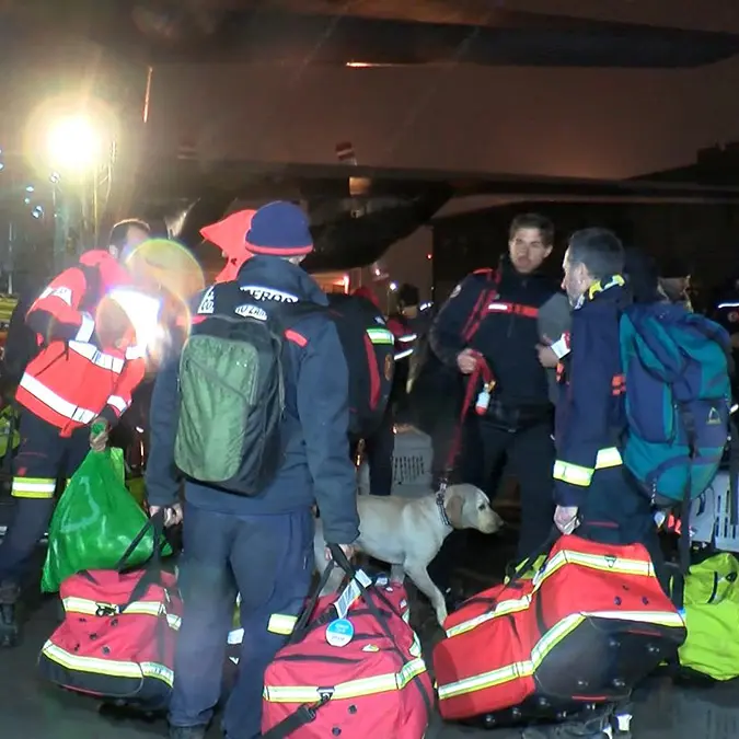 Ispanyadan gelen arama kurtarma ekibi deprem bolgesine gonderildi 8046 dhaphoto4 - yaşam - haberton