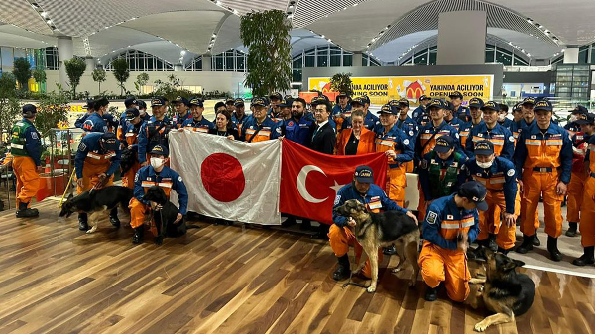 Arama-kurtarma ekipleri ülkelerine dönmeye başladı