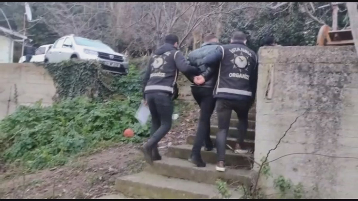 Esnafı silah zoruyla korkutan şebekeye operasyon