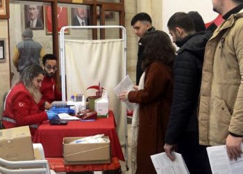İstanbullular kan merkezlerine akın etti
