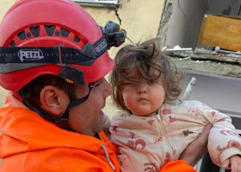 Hatay'da göçük altında kalan kız bebek kurtarıldı