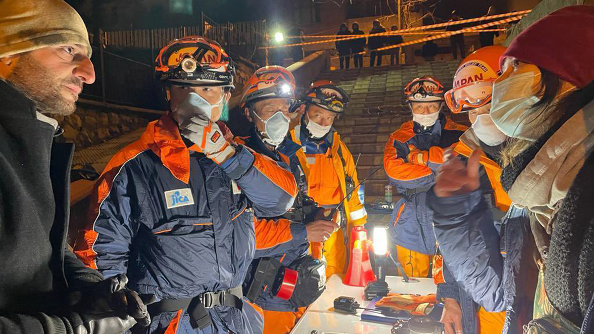 Japonya'dan tıbbi yardım uçağı
