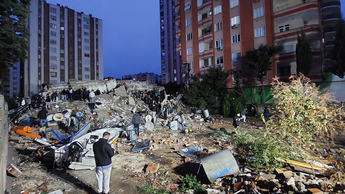 Malatya'da bir çok bina yıkıldı