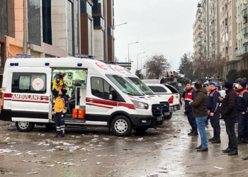 İstanbul'dan 7 uçakla 1.093 personel deprem bölgesine gitti