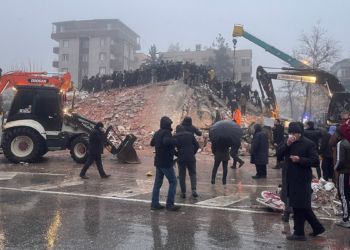 Taha Akgül 30-40 güreşçinin enkaz altında kaldığını duyurdu