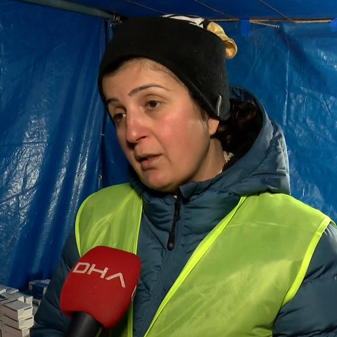 Gönüllüler günlerce susuz kalan köyde kuyu buldu