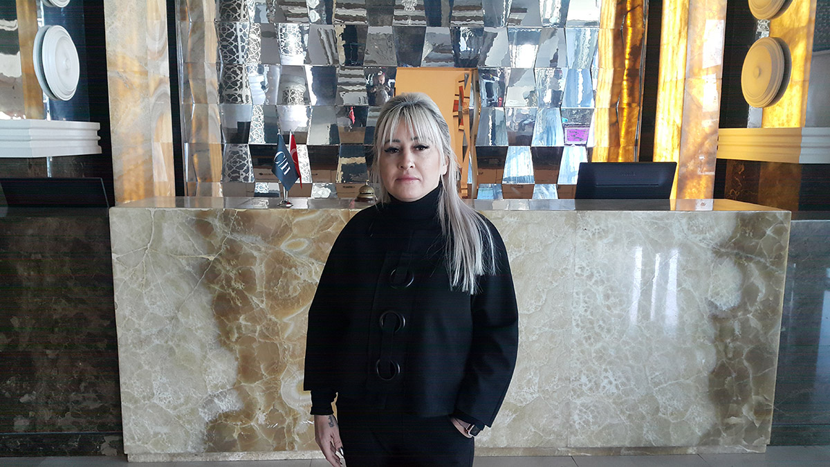 Depremzede Vahit Akar "Canlarımız gitti, acılarımız çok taze. Ama Hatay gitti. Binlerce yıllık kültür ve tarih gitti. Bir daha geri gelir mi, bilmiyorum. Benim bütün anılarım, çocukluğumun geçtiği yerler tamamen yok oldu" dedi..