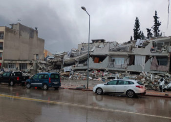 Hatay'da onlarca bina yıkıldı