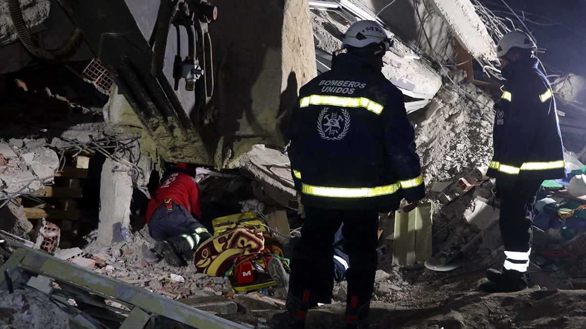 Berivan, enkazdan 62 saat sonra yaralı olarak kurtarıldı