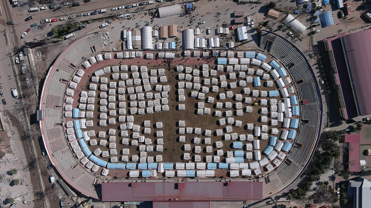 Çadır kentte depremzedelerin yaraları sarılıyor