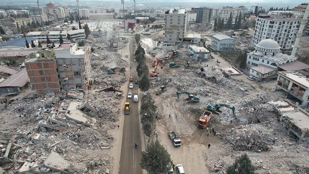 Enkaz tozundaki ölümcül Asbest tehlikesi!... Asrın felaketi sonrası kenetleniyoruz derken aynı zamanda sosyal bir kopuş da yaşamadık değil...
