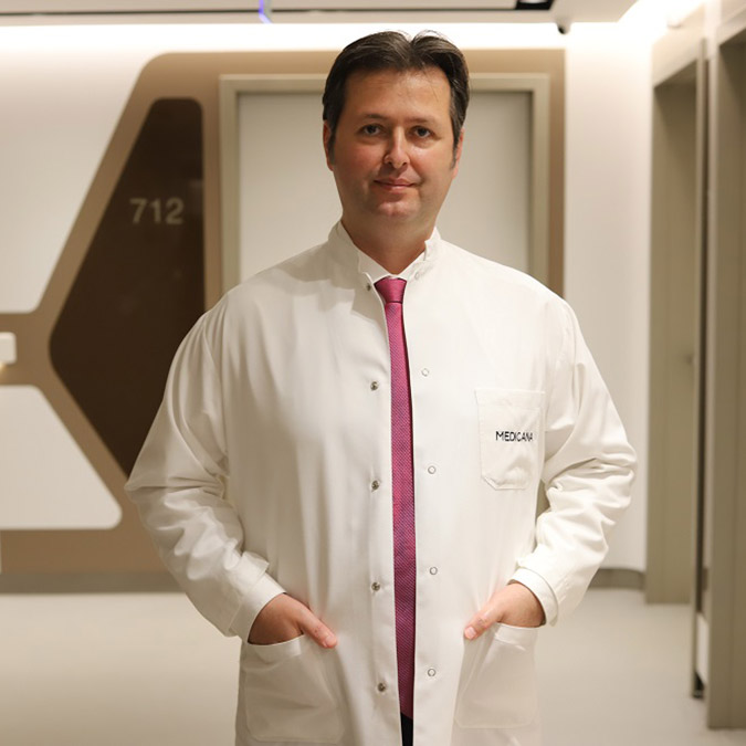 Kalp ve damar hastalıklarının beslenme ile yaşam kalitesindeki bozulmaya bağlı geliştiğini söyleyen uzmanlar, aşırı kilodan kaçınmanın, stres yapmamanın, sağlıklı beslenmenin ve düzenli egzersiz yapmanın tedavide çok önemli olduğu uyarısında bulundu.