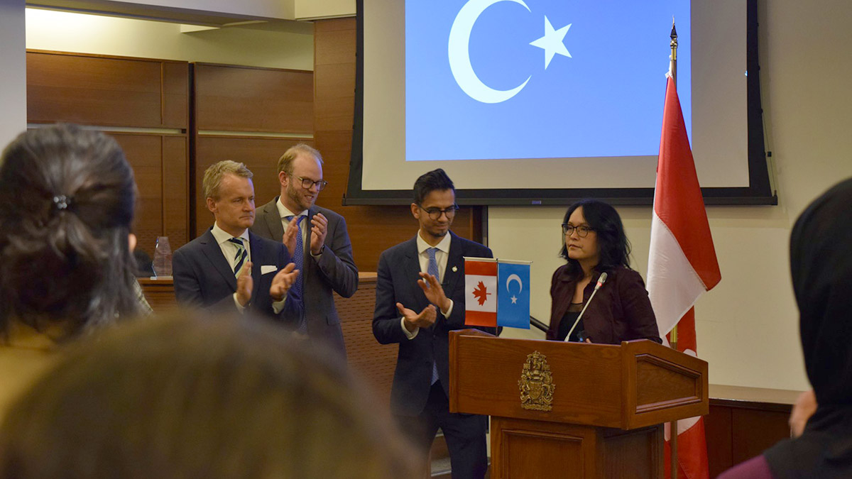 10 bin Uygur mültecinin önergesi onaylandı