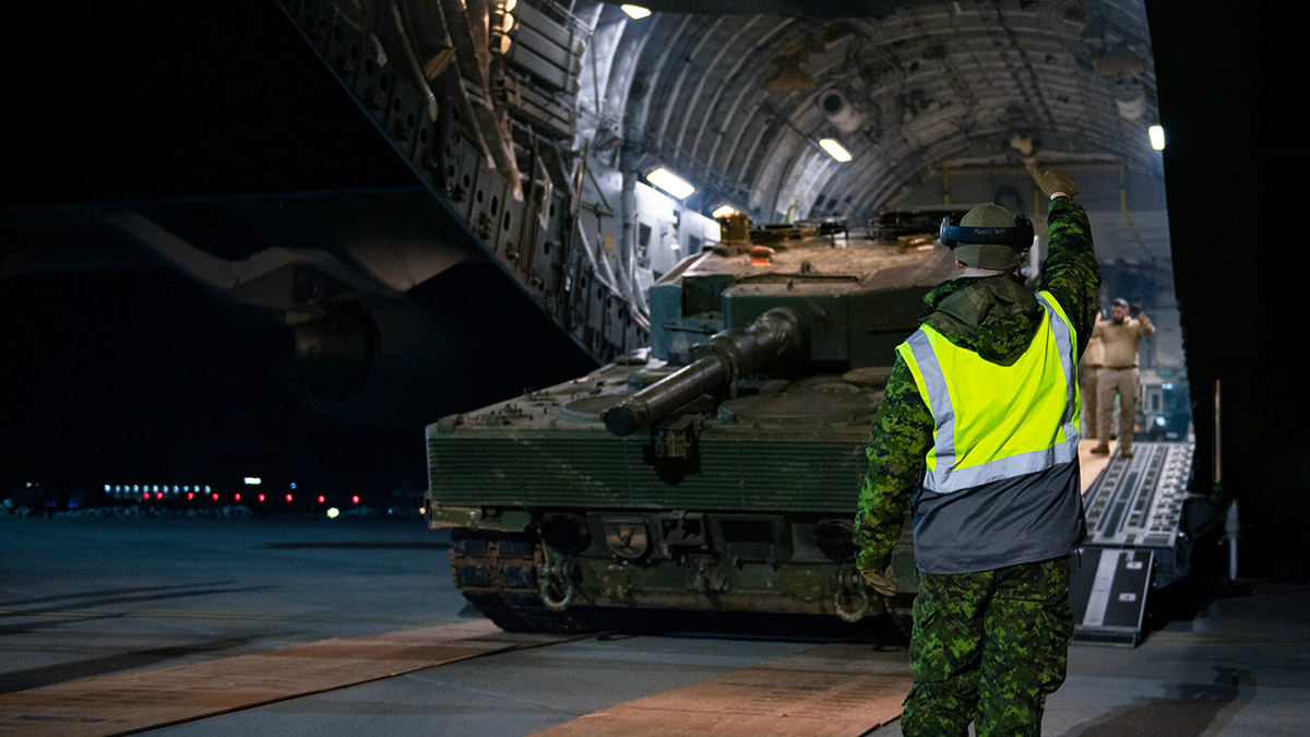 İlk Leopard tankı Polonya'ya ulaştı