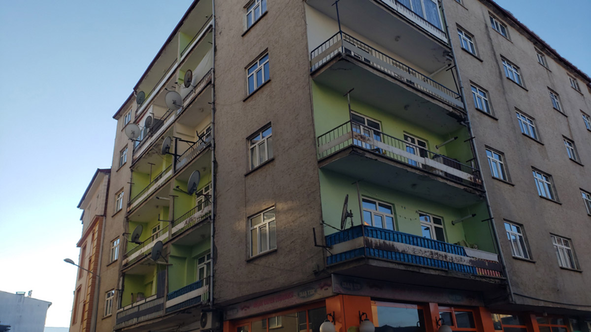 Elazığ'da depremlerde hasar alan 11 bina boşaltıldı