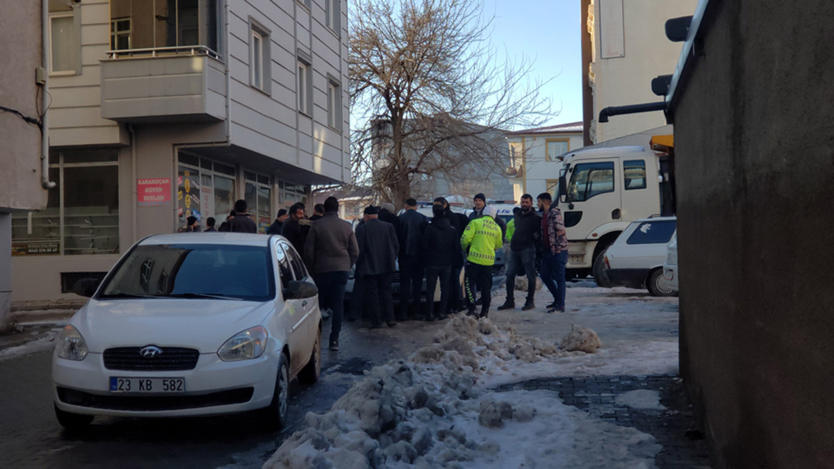 Elazığ'da depremlerde hasar alan 11 bina boşaltıldı