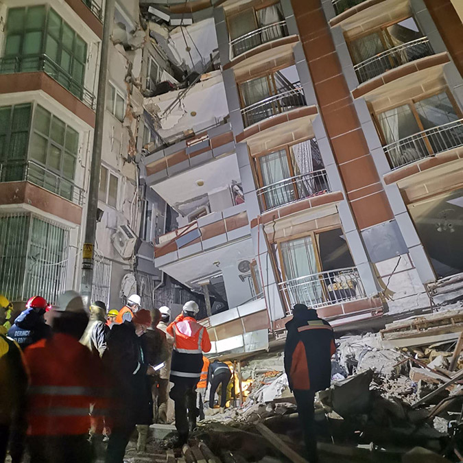 Hatay'ın Antakya ilçesinde Yusuf Yonca, kardeşi ve ailesi çağrı yaptı; termal kameranın 'yaşam' belirtisi bulmasıyla çalışma başlatıldı