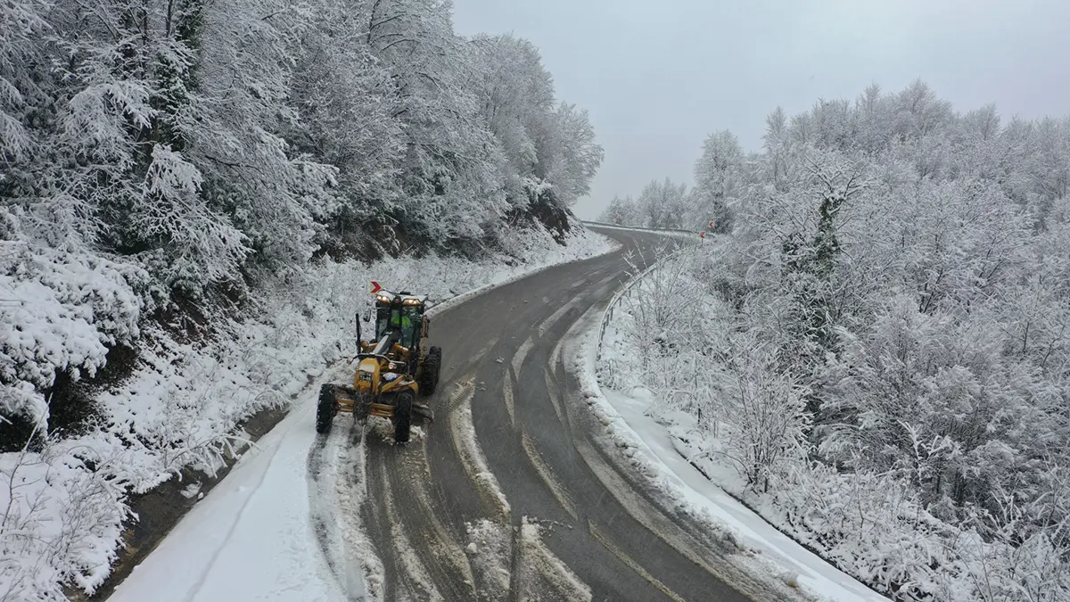 Sivas'ta yoğun kar yağışı; okullar yarın tatil edildi