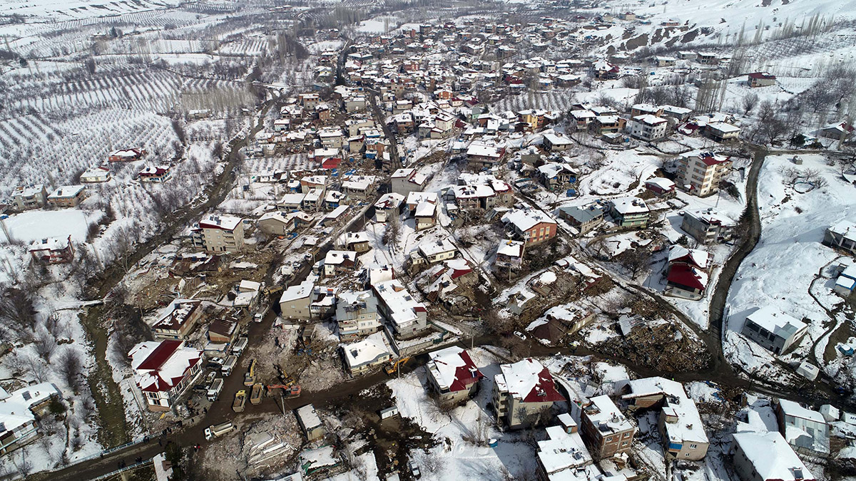 Kahramanmaraş'ın Göksun ilçesi Ericek Mahallesi muhtarı Mehmet Gül (61), Elbistan merkezli 7.6 büyüklüğündeki depremde hayatını kaybetti. Muhtar azası olan damadı Lütfi Kaya (48), Gül'ün ölümü üzerine Kaymakamlık tarafından muhtar olarak görevlendirildi.