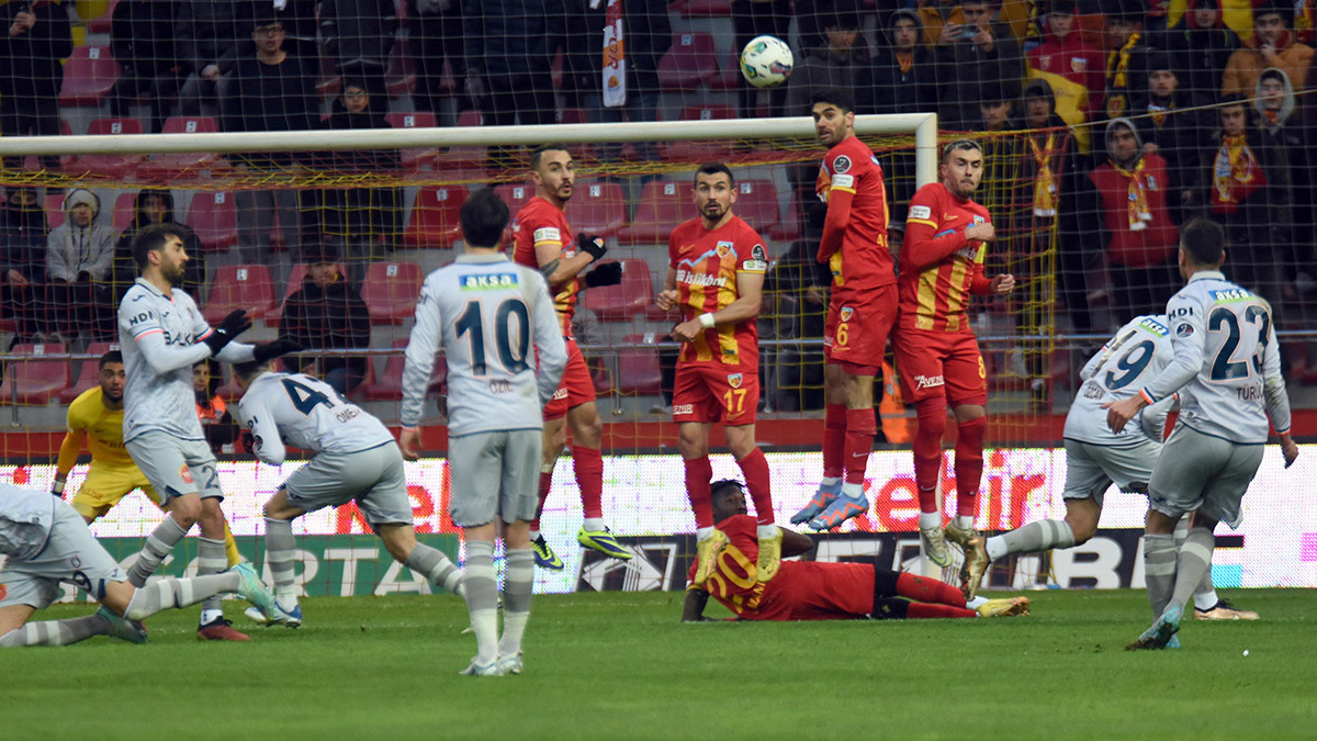 Kayserispor Başakşehir'i 1-0 mağlup etti