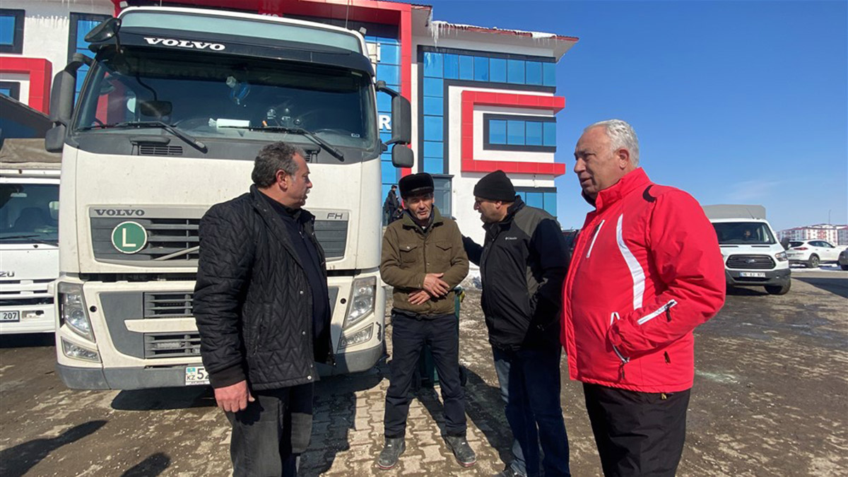 Kazakistanlı iş insanı yardımlar için TIR gönderdi