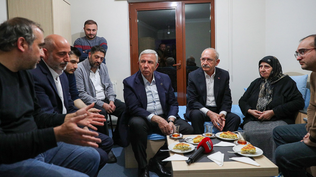 Kılıçdaroğlu, Ankara'ya gelen depremzedeleri ziyaret etti