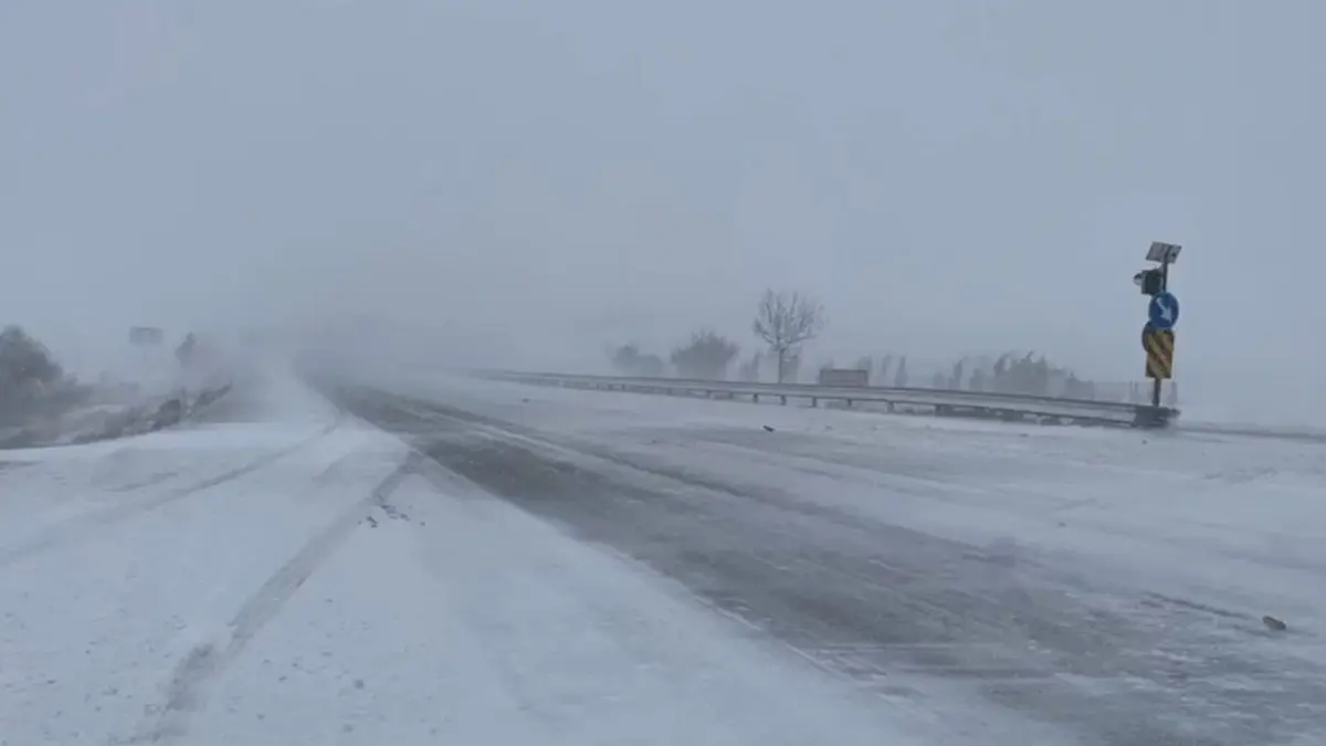 Kirikkale kirsehir kara yolu kar yagisi nedeniyle tir gecislerin kapatildi 3221 dhaphoto1 - yaşam - haberton