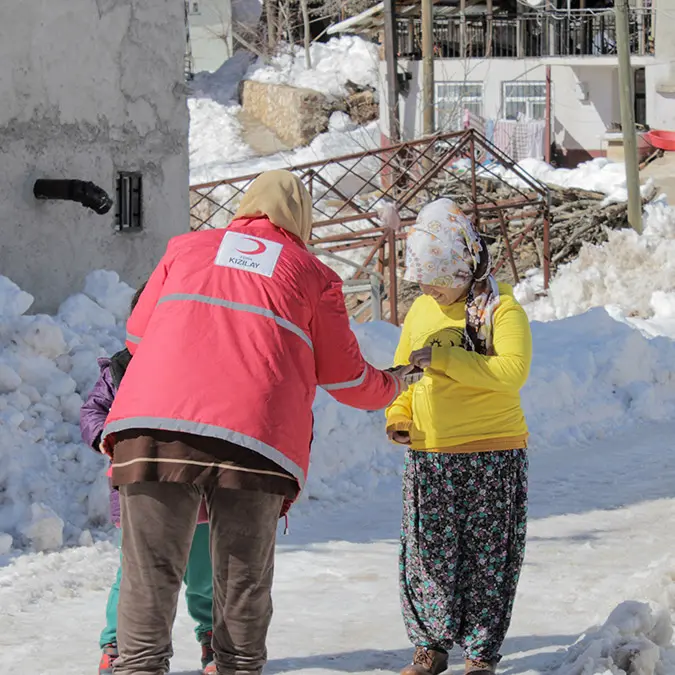 Kızılay'ın profesyonel ekipleri deprem bölgelerinde