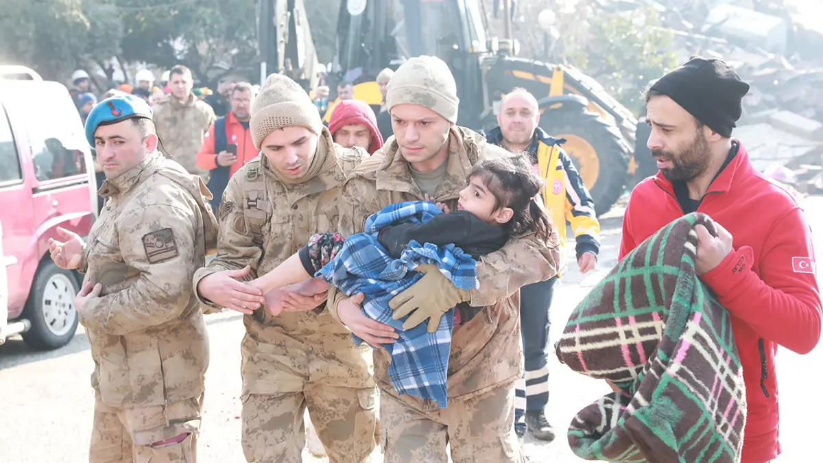 Kızılay deprem bölgesinde yardım çalışmalarını sürdürüyor