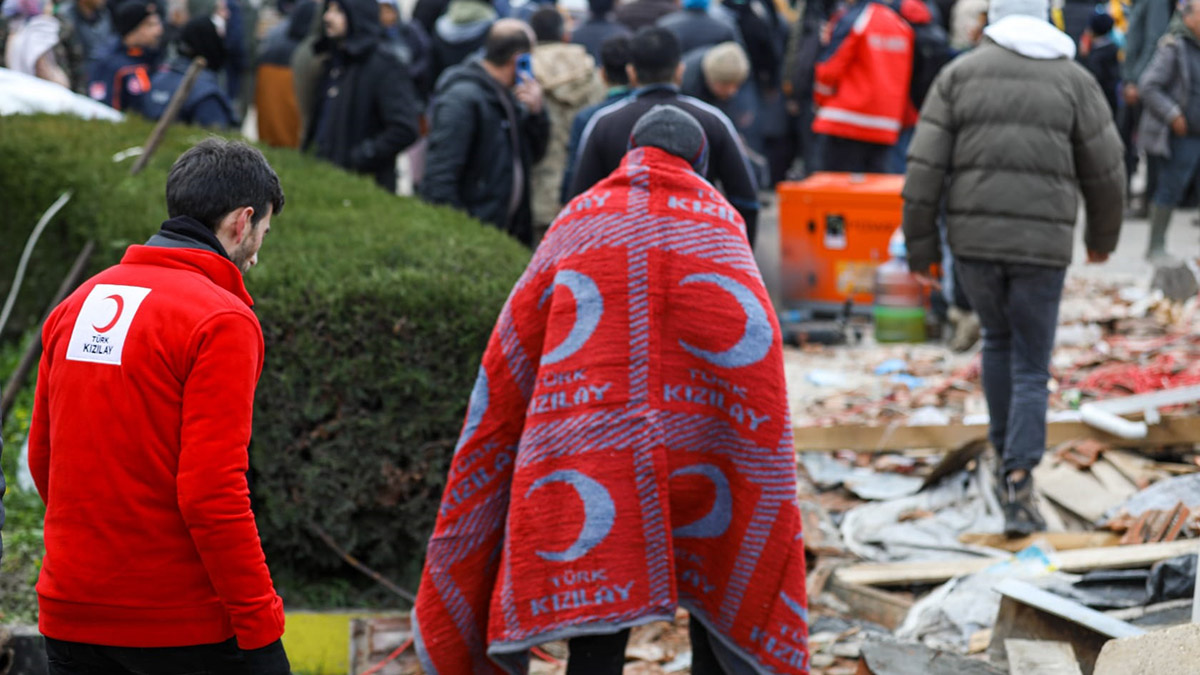 Kızılay, deprem bölgesindeki 900 köye yardım ulaştırdı