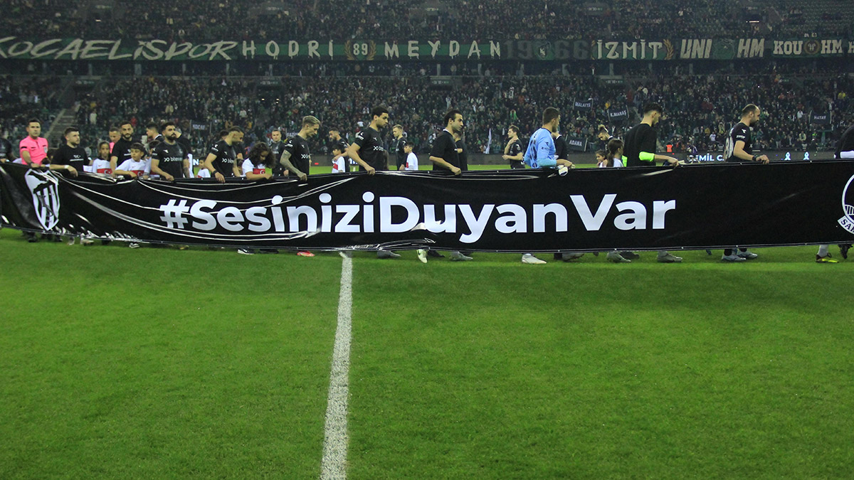 Kocaelispor ile Sakaryaspor taraftarları arasında kavga
