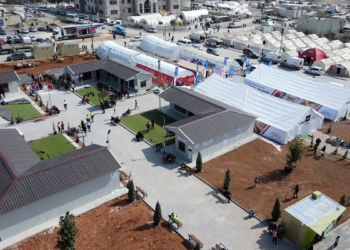 Konteyner kentlerde depremzedeler için sosyal çalışma