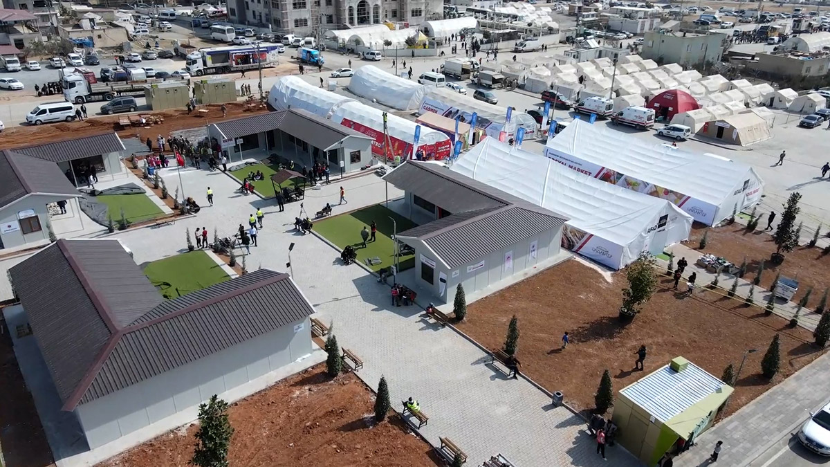 Konteyner kentlerde depremzedeler için sosyal çalışma