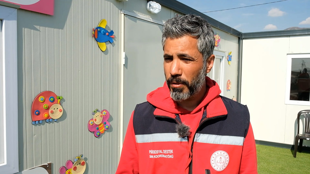 Konteyner kentlerde depremzedeler için sosyal çalışma