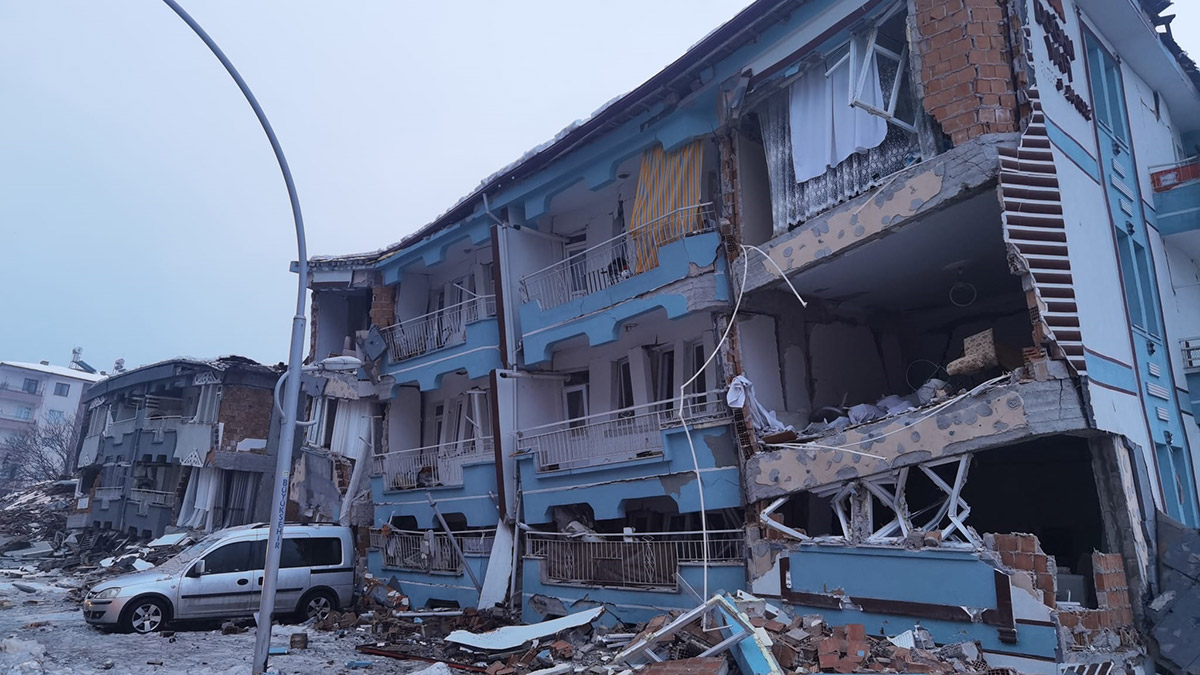 6 Şubat günü yaşanan depremde pek çok canımızı kaybettik. Ayrıca maddi ve manevi pek çok kayıp yaşadık. Ancak deprem sonrasında bu kayıplarımızı arttırabilecek bazı durumlar ve bu durumlarla ilgili bazı kaygılar da mevcut.