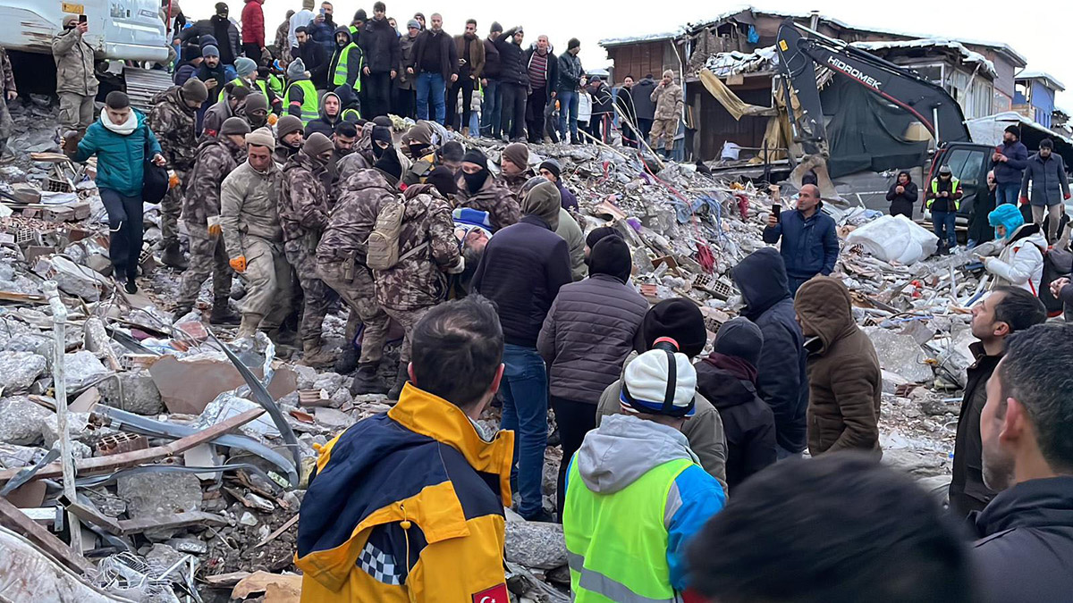 Madenciler enkaz bölgelerine yönlendirildi