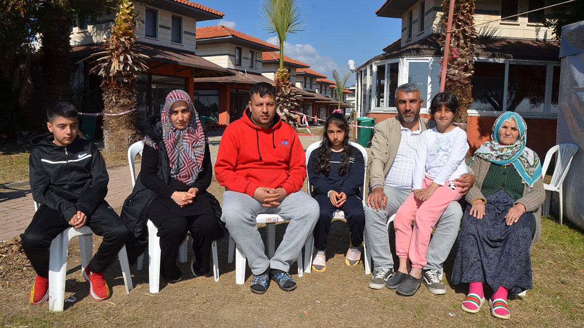 Ev müstakildi; kaldırıp kaldırıp yere indiriyordu