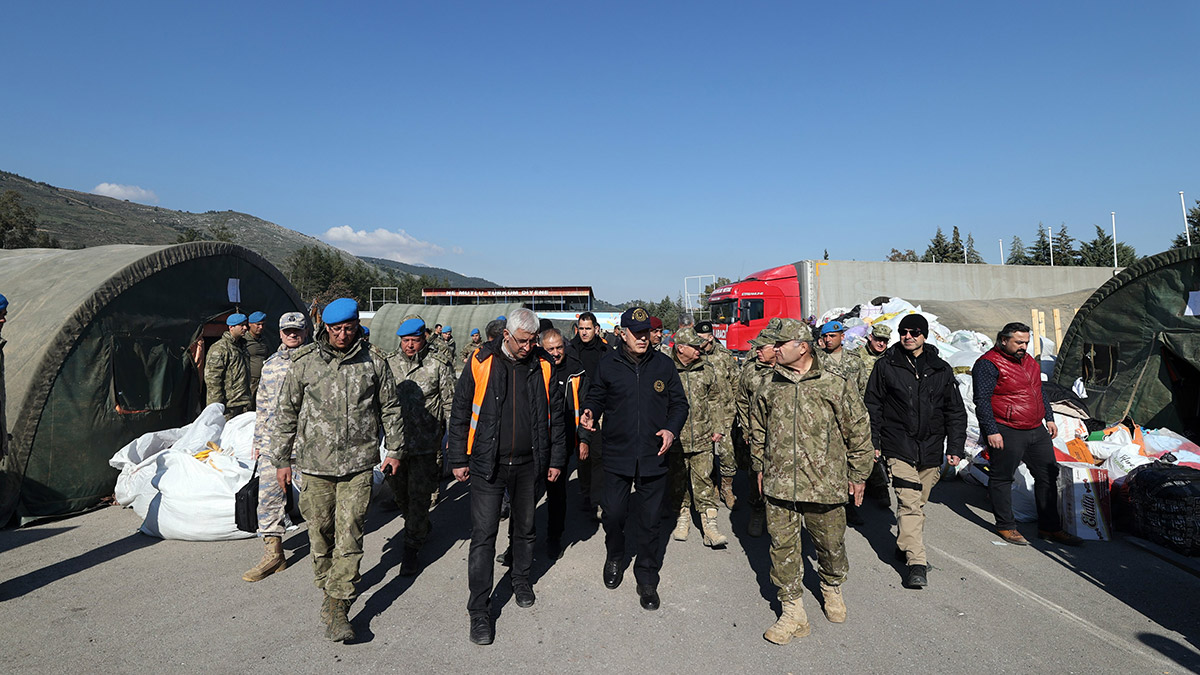 Mehmetçik Hatay'a lojistik destek üssü kurdu