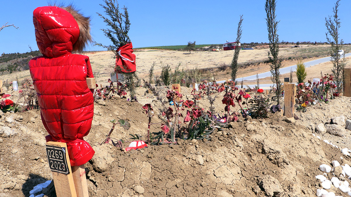 Kabasakal Mezarlığı'ndaki tablo duygulandırıyor