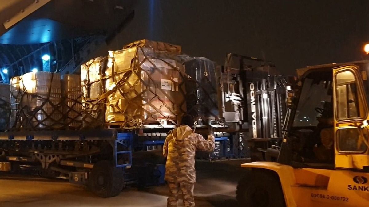 519 sortiyle kurtarma ekibi yardım malzemesi taşıdı