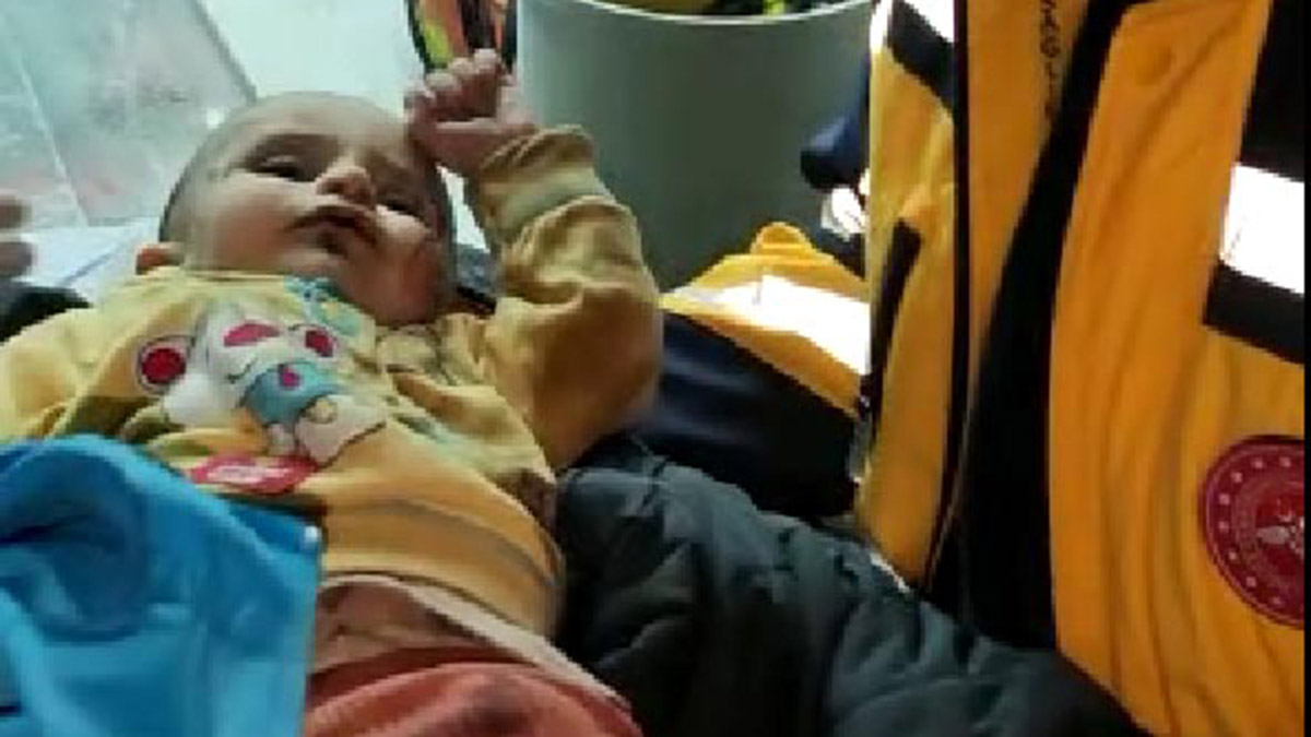7 aylık Hamza bebek 140 saat sonra kurtarıldı