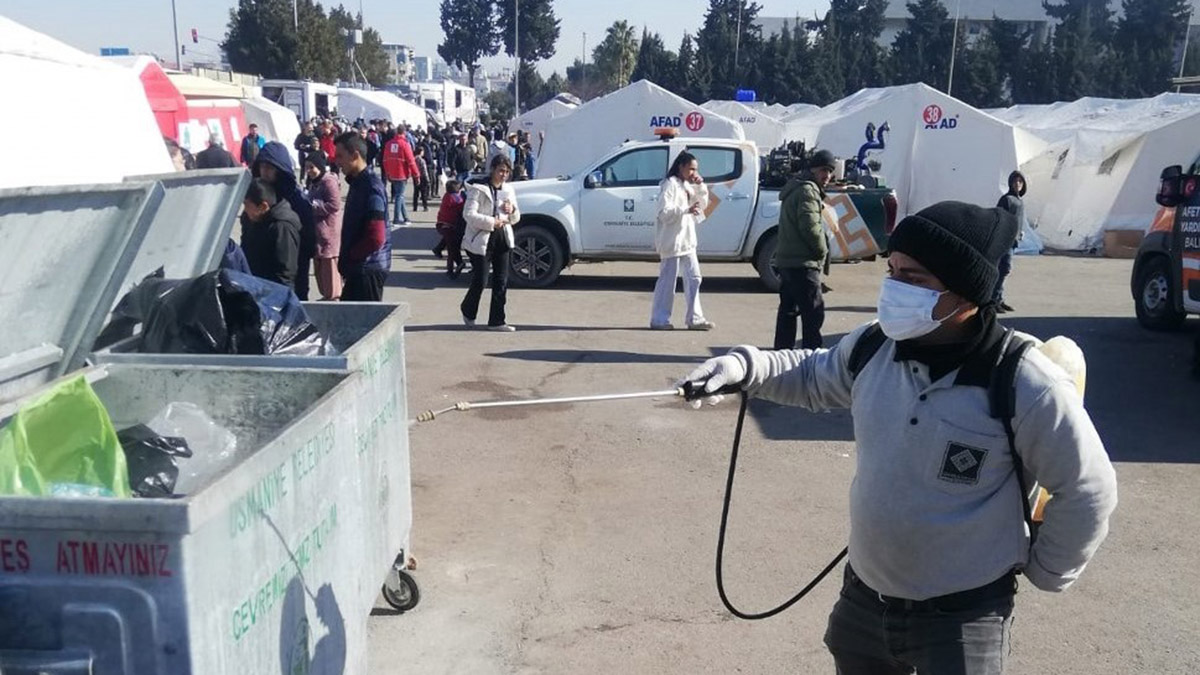 Osmaniye'de kurulan çadır kentler ilaçlanıyor