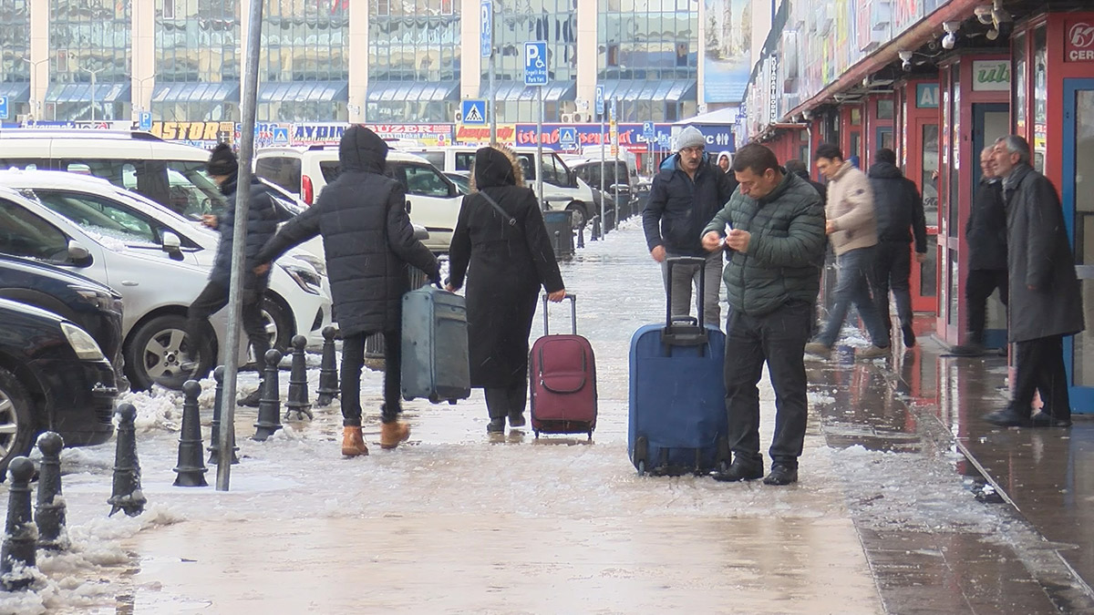 Deprem bölgesine otobüs seferleri devam ediyor