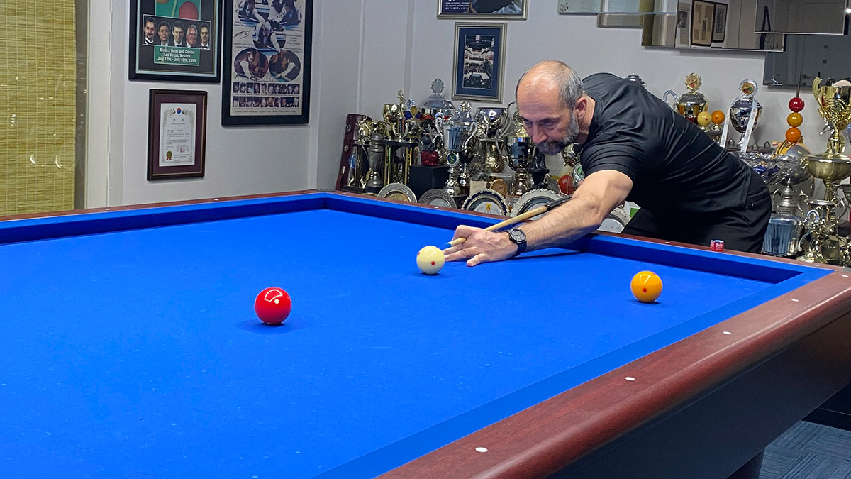 Dünyaca ünlü milli bilardocu Semih Saygıner, "Dünya şampiyonluğu kazandığım ıstakamı bağışlıyorum. Son çocuk okulunu bitirene kadar yani süre gelen destek vermiş olacağız diye düşünüyorum. Bunu biraz olsun anlatabilmek için ben de katkıda bulunmak istedim" dedi.