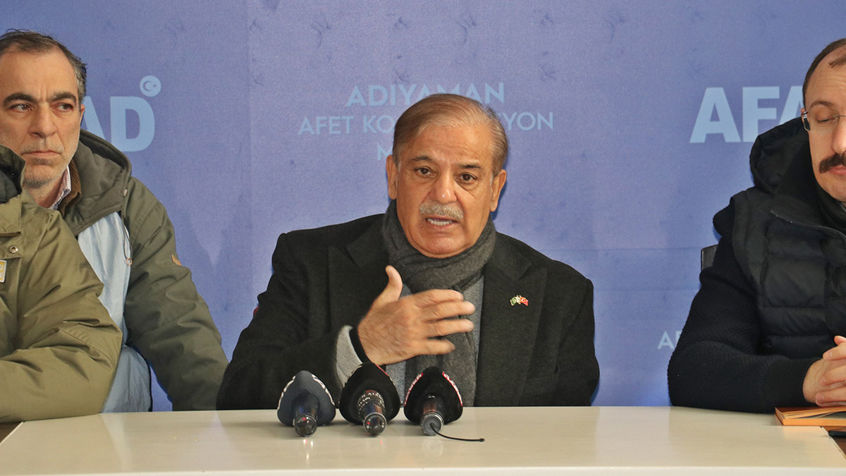 Şahbaz Şerif deprem bölgesinde