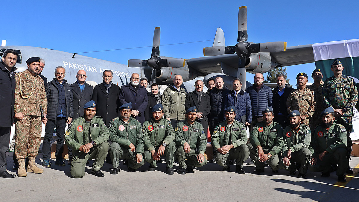Şahbaz Şerif deprem bölgesinde