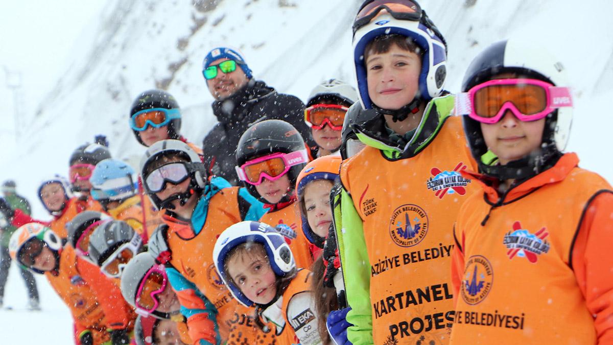 Palandöken Kayak Merkezi'nde kayak eğitimi