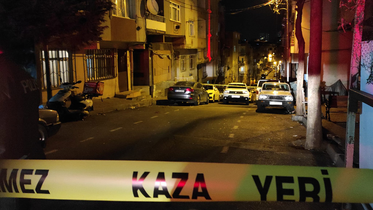 Park halindeki otomobilin altında patlama