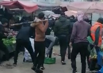 Pazar yerinde sopalı kavga