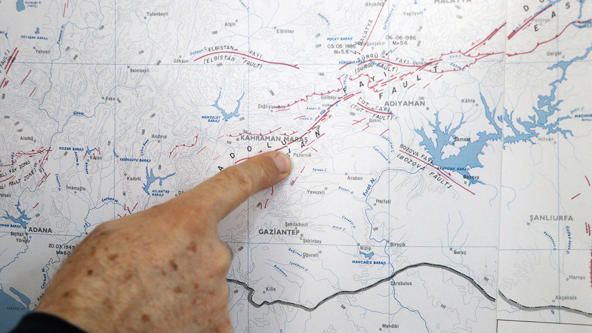 Deprem 900 yıllık stres birikimi sonucu oldu